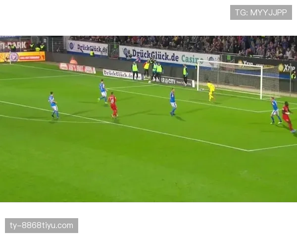 室内足球规则详解：比赛判罚与场地限制的关键点解析