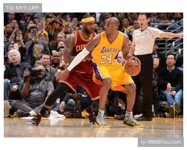 奥拉朱旺低位脚步胜力量型中锋，盖帽压制内线